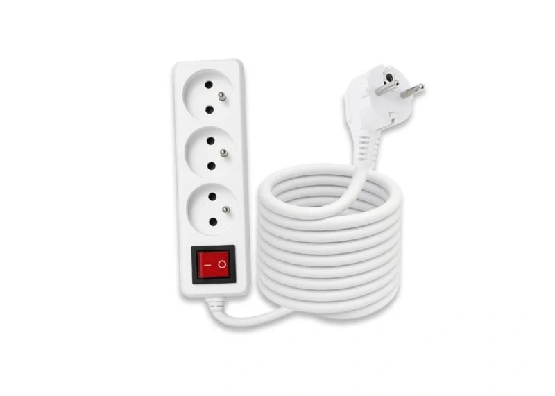 Prodlužovací kabel GRUNDIG, 3 zásuvky s uzemněním a vypínačem, 1,4 m, bílý